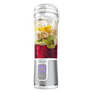 Blender portabil Ninja BC151EU alb cu fructe in el